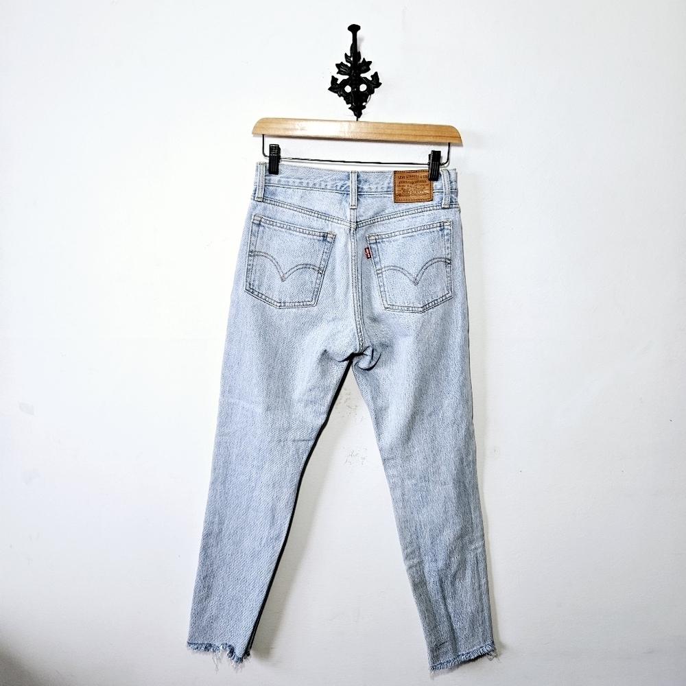 Levi's Wedgie Jeans Light Wash Size 25 Raw Hem - Picture 3 of 5